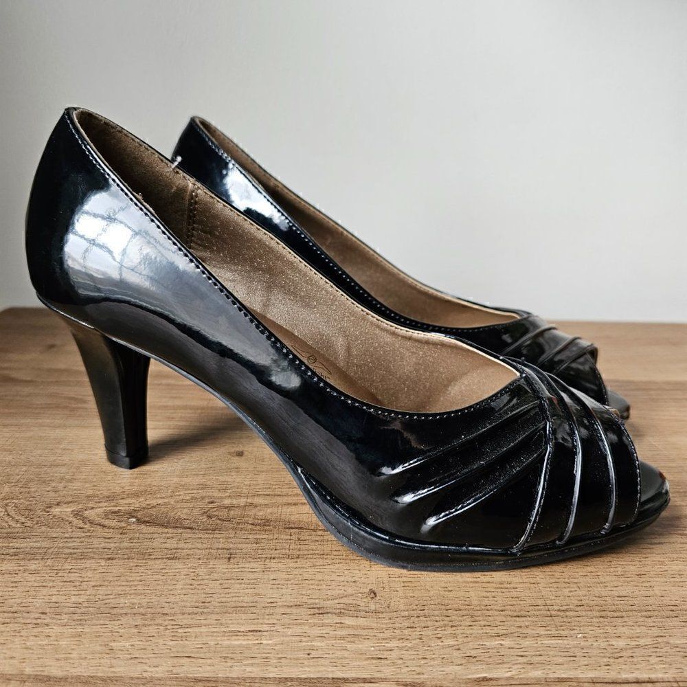SOFT STYLE A HUSH PUPPIES COMPANY PATENT LEATHER PUMPS SIZE 9.5 WOMENS